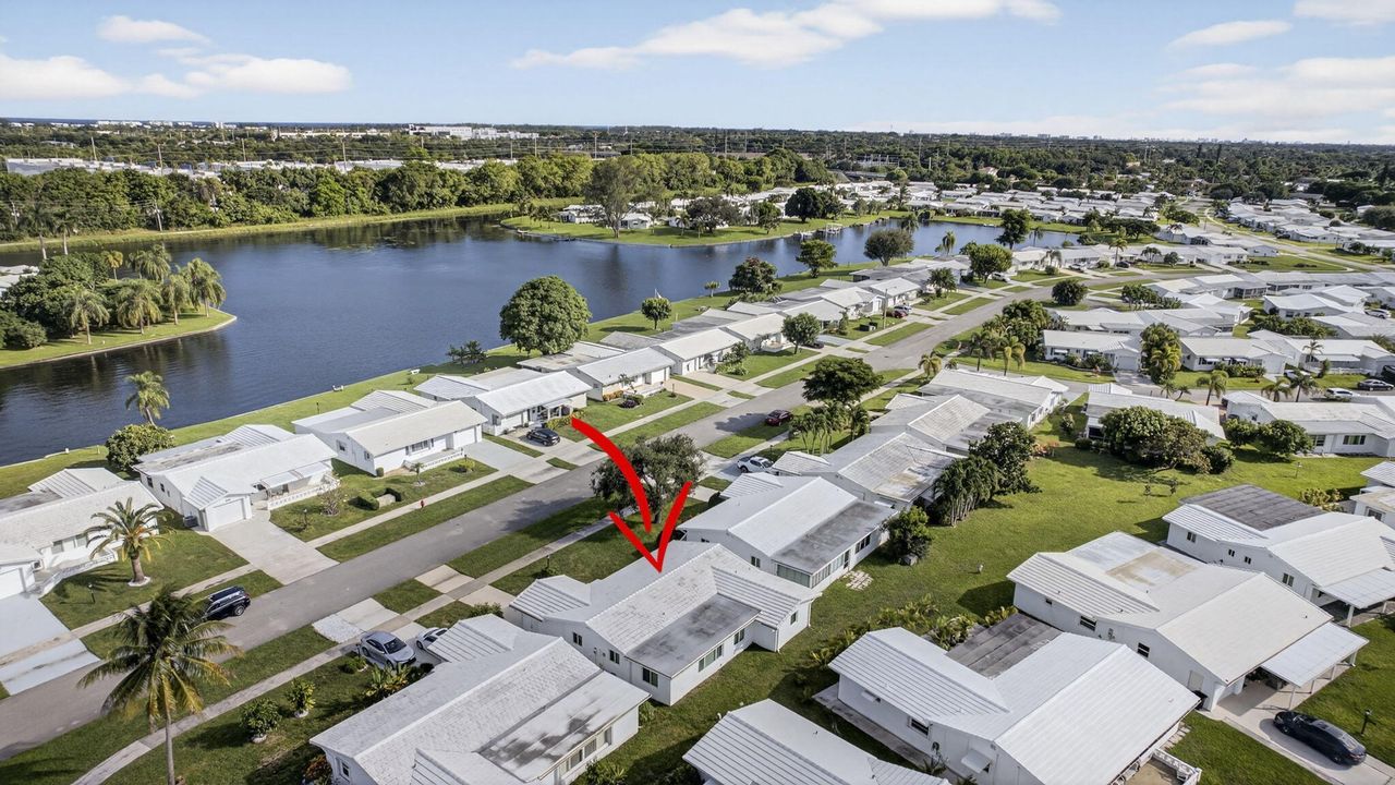 Active With Contract: $325,000 (2 beds, 2 baths, 1428 Square Feet)