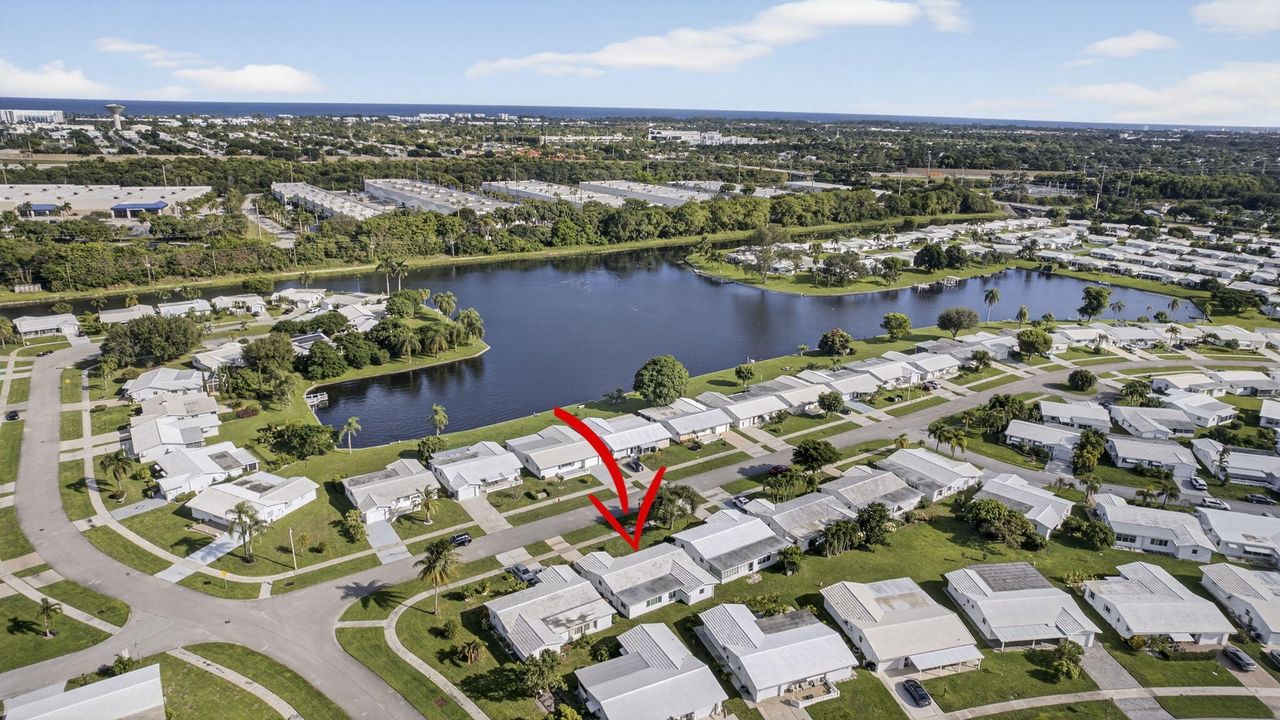 Active With Contract: $325,000 (2 beds, 2 baths, 1428 Square Feet)