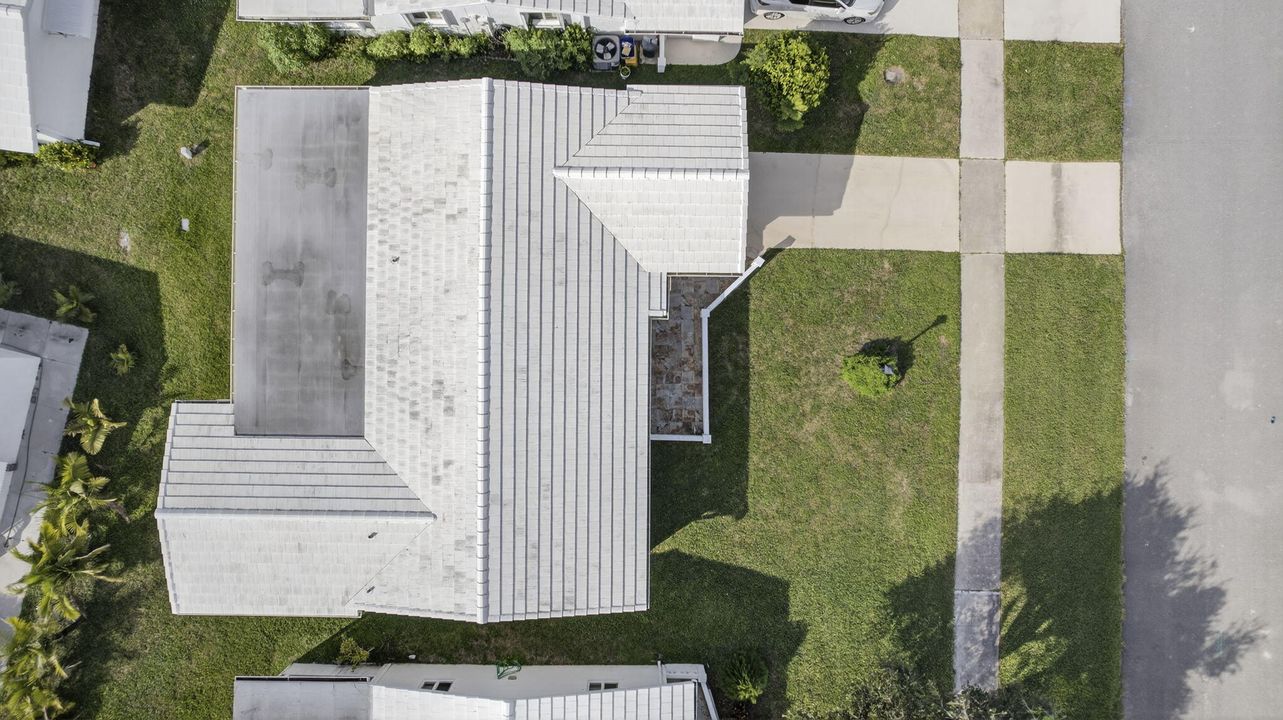 Active With Contract: $325,000 (2 beds, 2 baths, 1428 Square Feet)