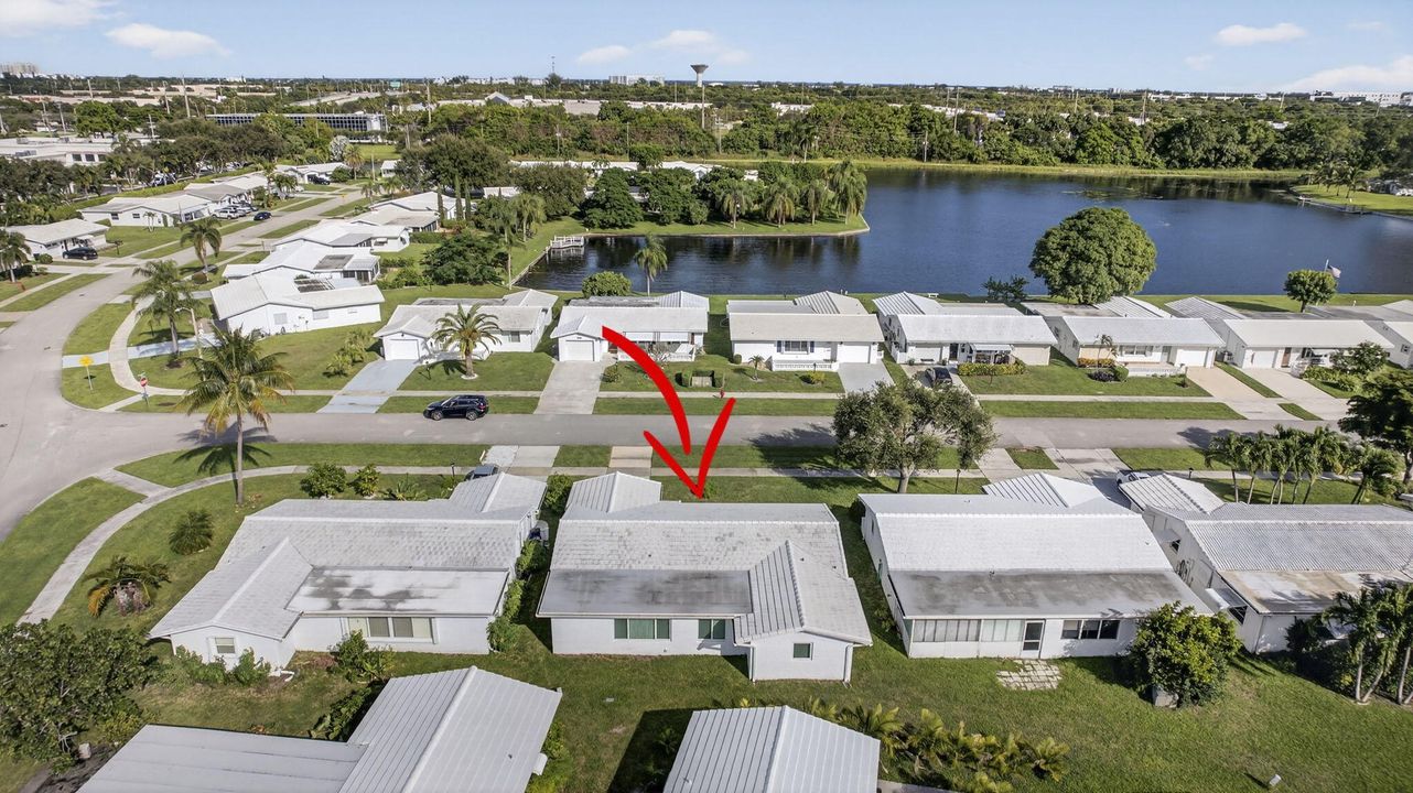 Active With Contract: $325,000 (2 beds, 2 baths, 1428 Square Feet)