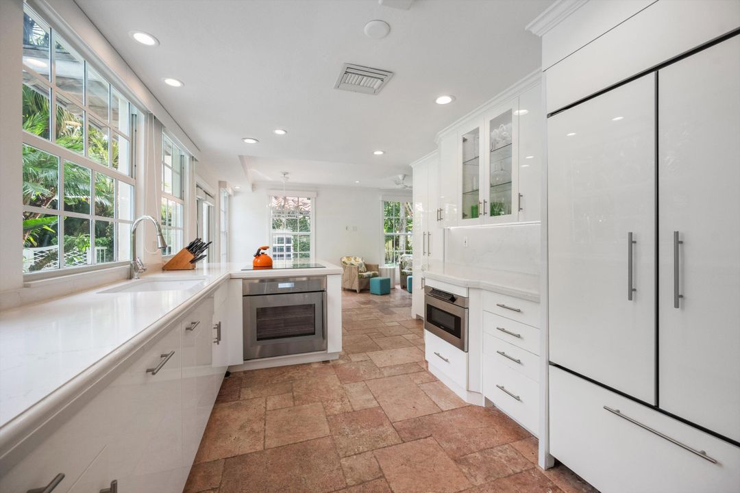 Active With Contract: $11,700,000 (4 beds, 4 baths, 3207 Square Feet)