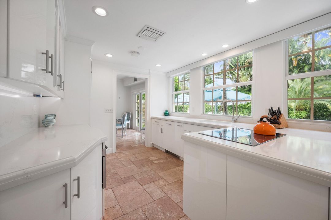 Active With Contract: $11,700,000 (4 beds, 4 baths, 3207 Square Feet)