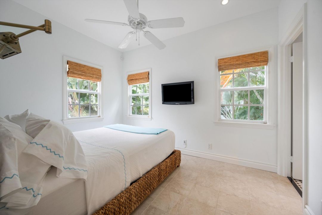 Active With Contract: $11,700,000 (4 beds, 4 baths, 3207 Square Feet)