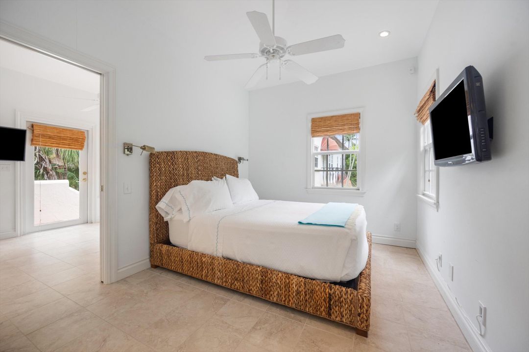 Active With Contract: $11,700,000 (4 beds, 4 baths, 3207 Square Feet)