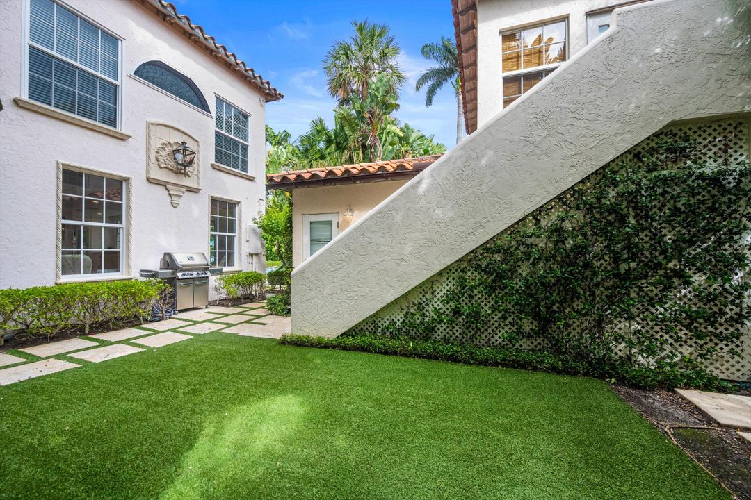 Active With Contract: $11,700,000 (4 beds, 4 baths, 3207 Square Feet)