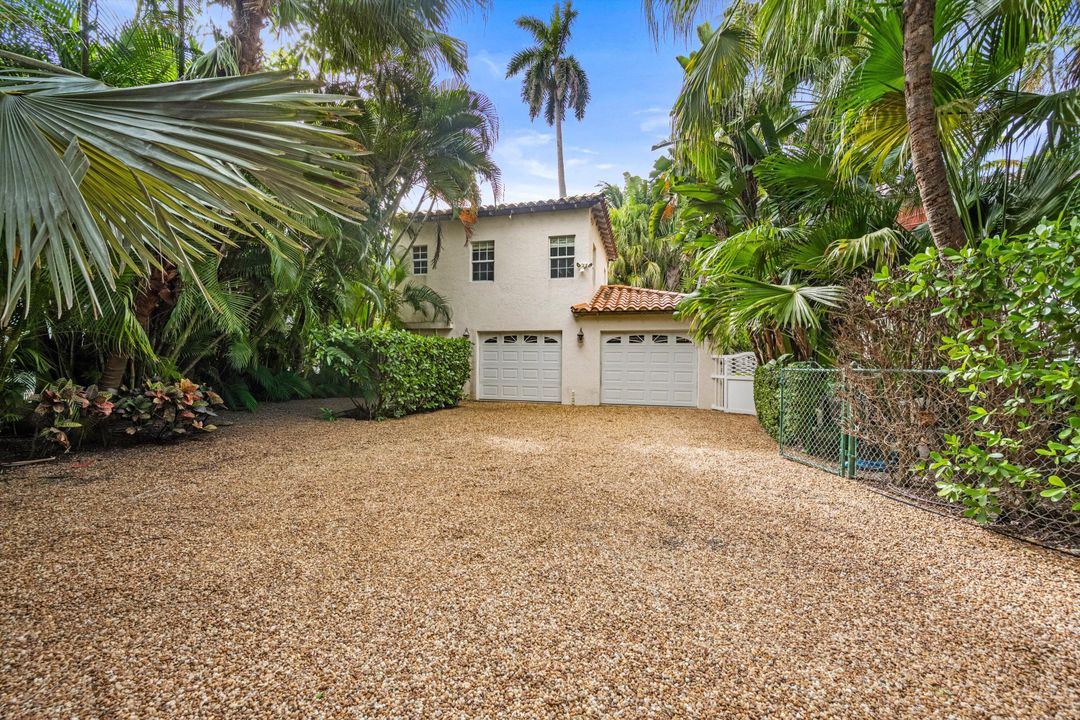 Active With Contract: $11,700,000 (4 beds, 4 baths, 3207 Square Feet)