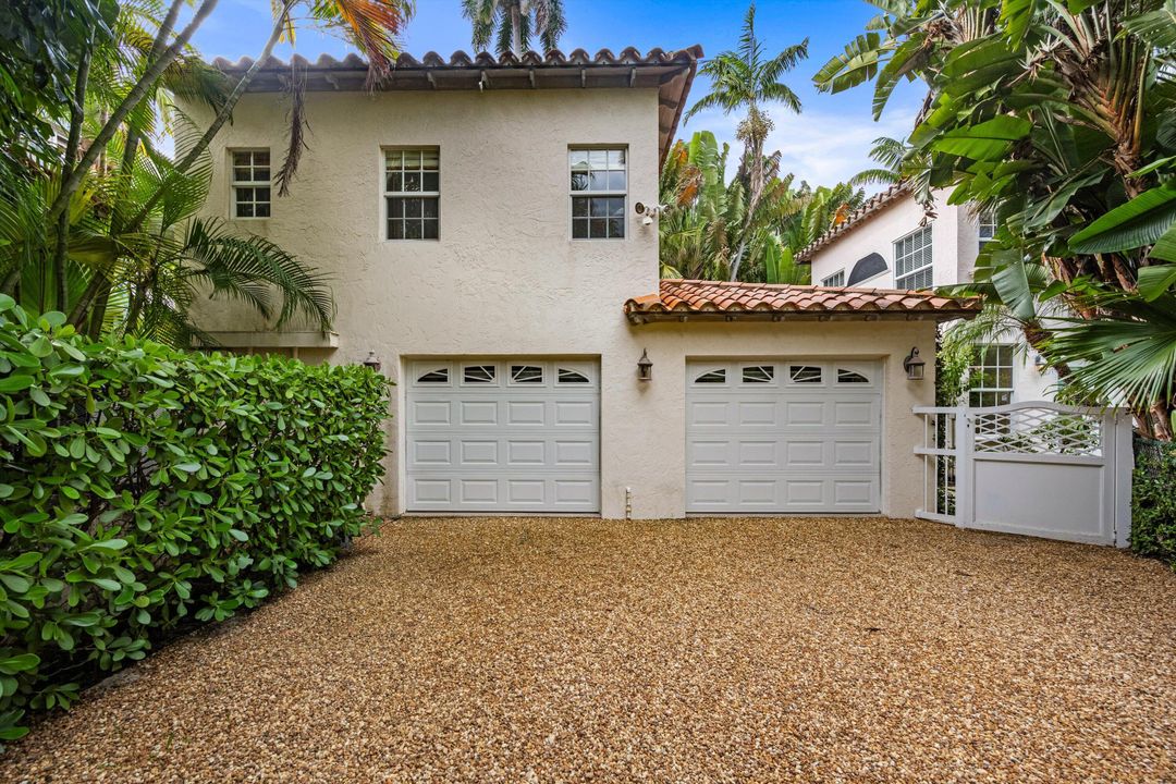 Active With Contract: $11,700,000 (4 beds, 4 baths, 3207 Square Feet)