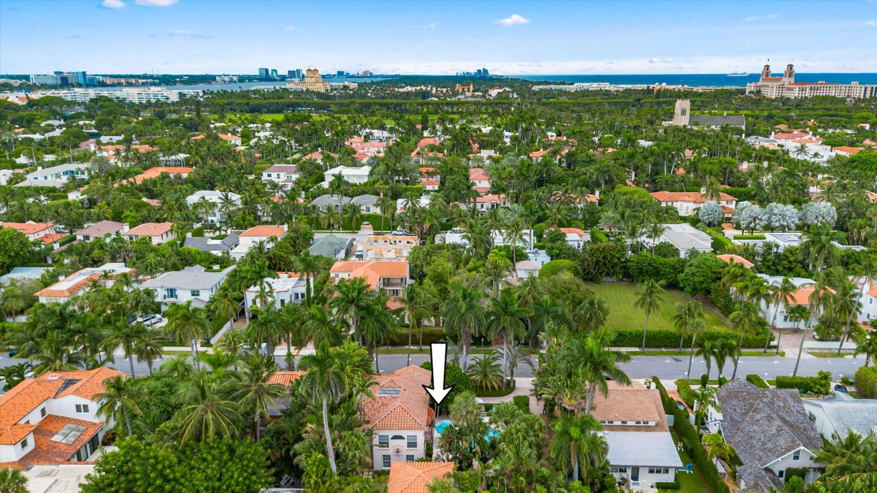 Active With Contract: $11,700,000 (4 beds, 4 baths, 3207 Square Feet)