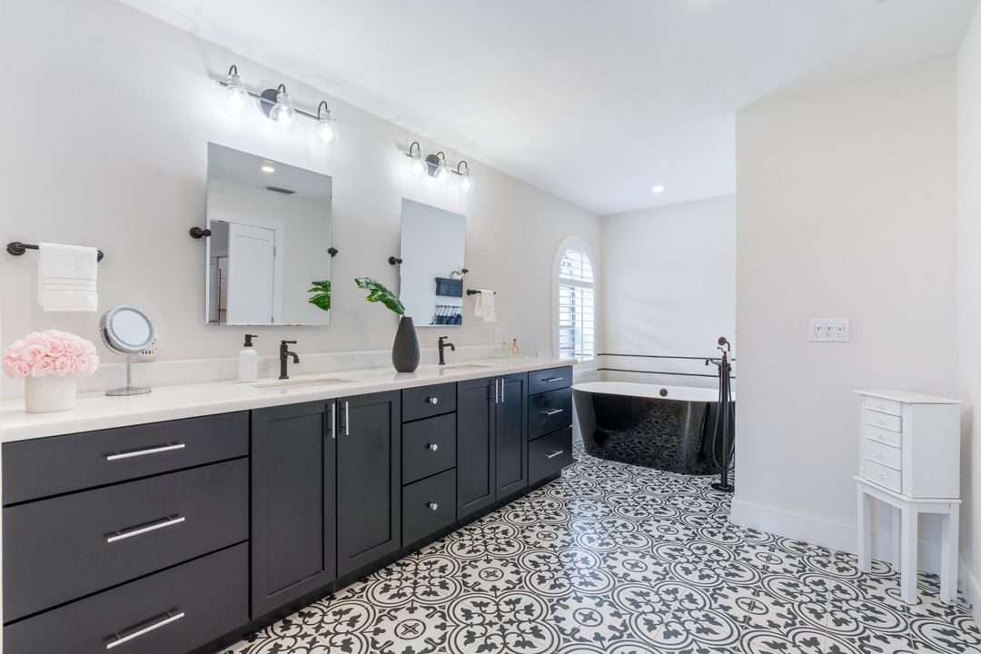 Active With Contract: $1,850,000 (4 beds, 3 baths, 3250 Square Feet)