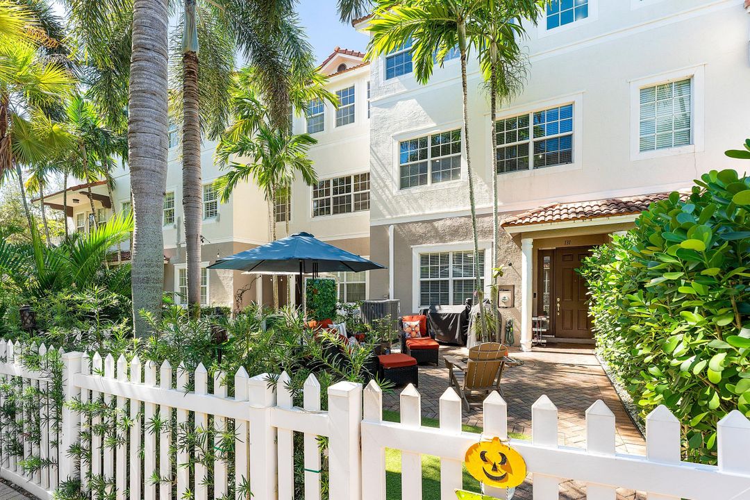 For Sale: $589,900 (3 beds, 2 baths, 1876 Square Feet)