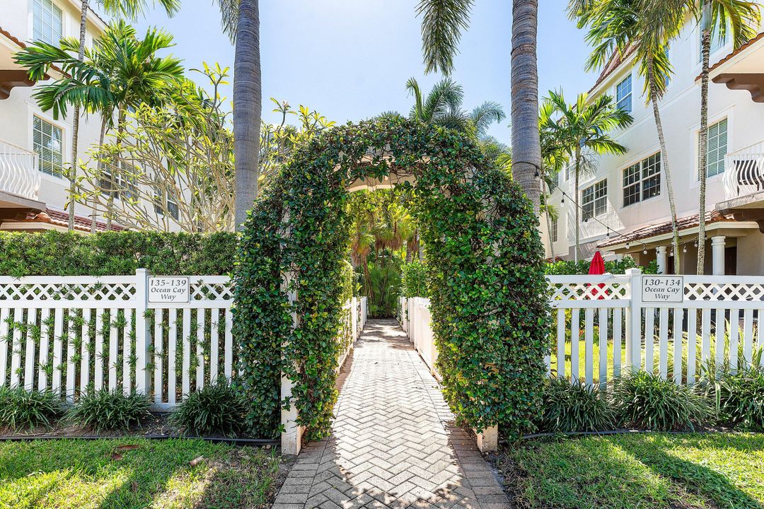 For Sale: $589,900 (3 beds, 2 baths, 1876 Square Feet)