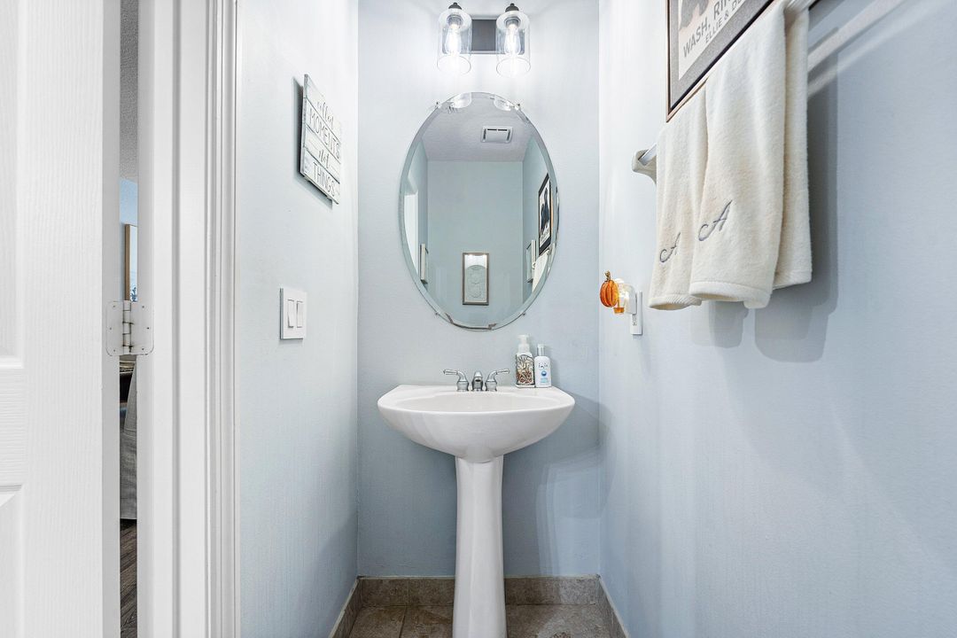 For Sale: $589,900 (3 beds, 2 baths, 1876 Square Feet)