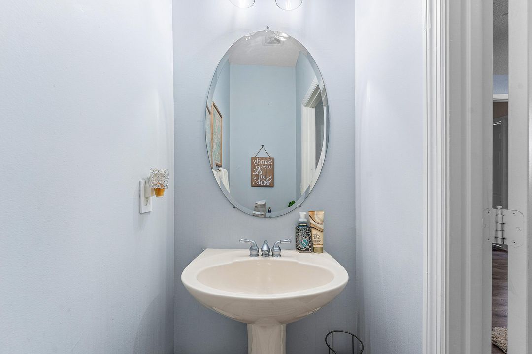 For Sale: $589,900 (3 beds, 2 baths, 1876 Square Feet)