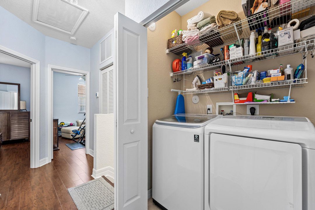 For Sale: $589,900 (3 beds, 2 baths, 1876 Square Feet)