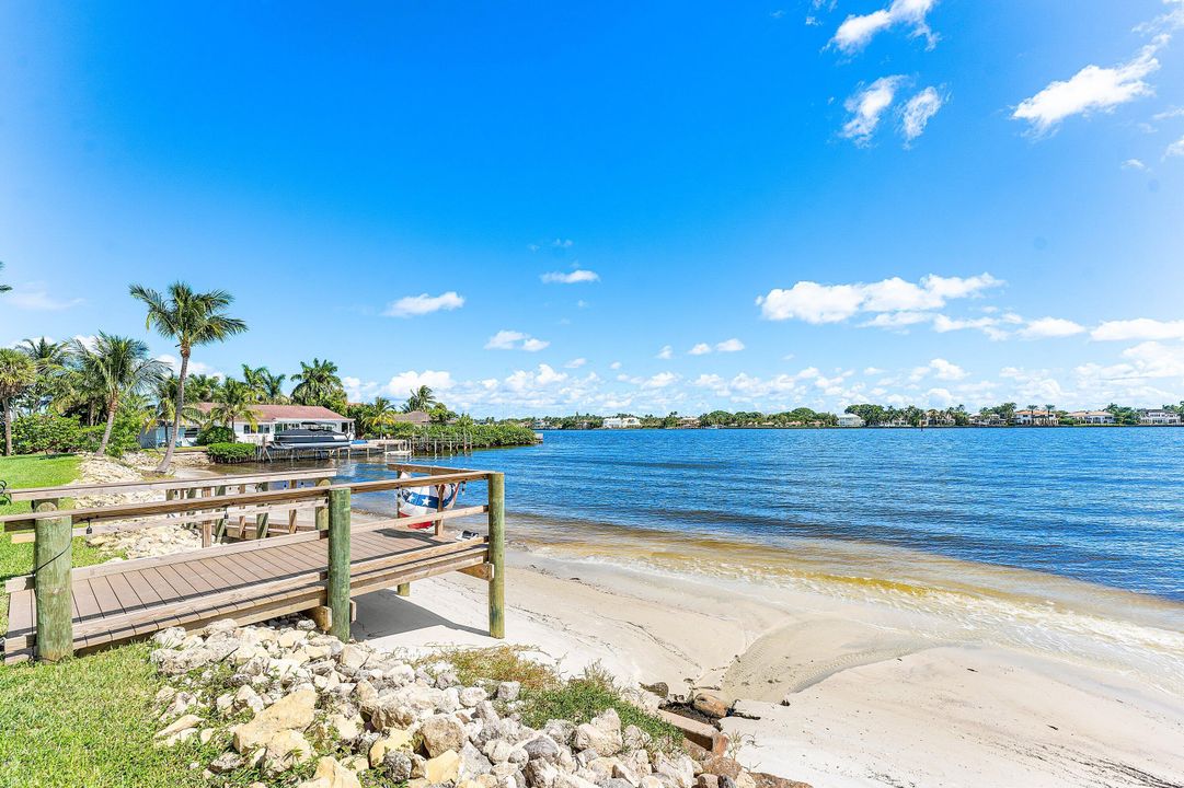 For Sale: $589,900 (3 beds, 2 baths, 1876 Square Feet)