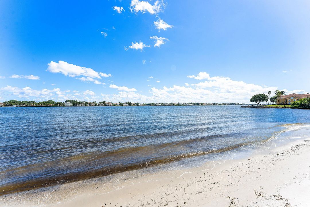 For Sale: $589,900 (3 beds, 2 baths, 1876 Square Feet)