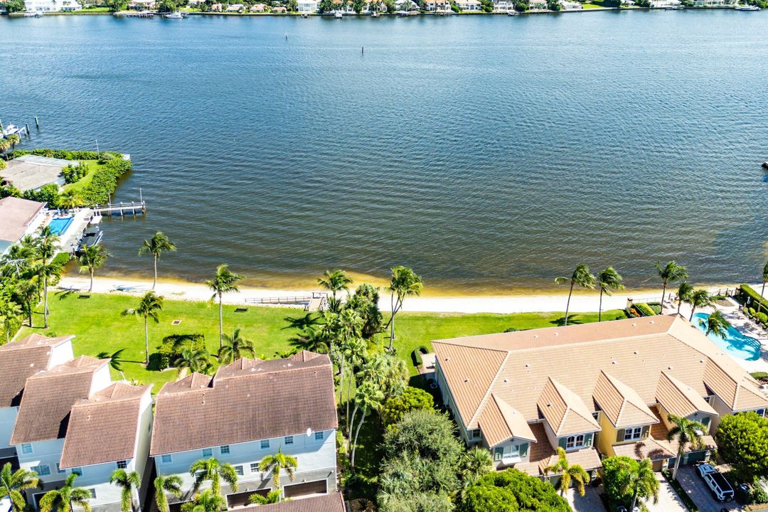 For Sale: $589,900 (3 beds, 2 baths, 1876 Square Feet)