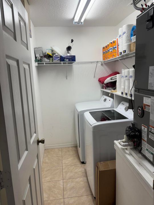 For Sale: $375,000 (3 beds, 2 baths, 1287 Square Feet)