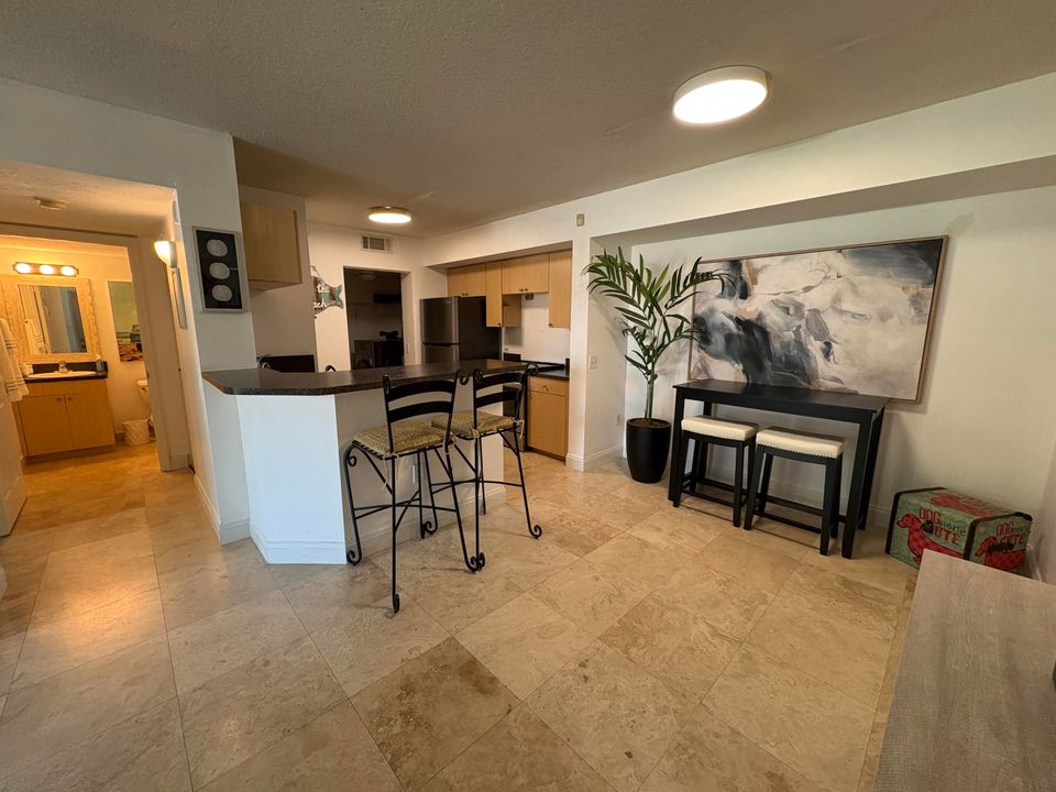 For Rent: $2,175 (1 beds, 1 baths, 750 Square Feet)