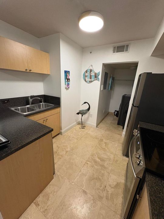 For Rent: $2,175 (1 beds, 1 baths, 750 Square Feet)