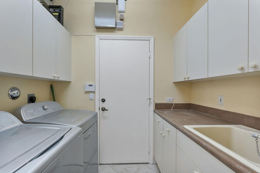 Active With Contract: $475,000 (3 beds, 2 baths, 2384 Square Feet)