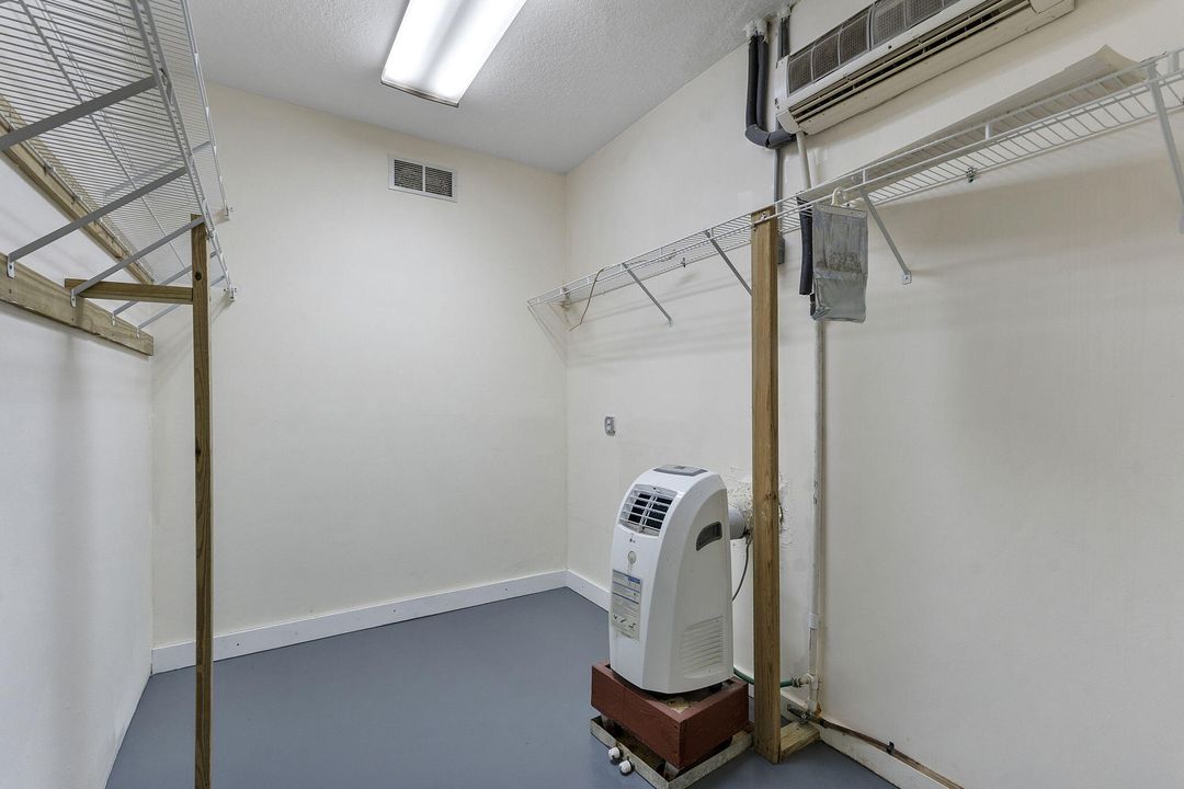 Active With Contract: $475,000 (3 beds, 2 baths, 2384 Square Feet)