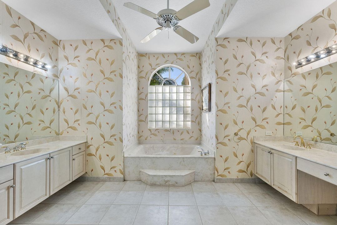 Active With Contract: $475,000 (3 beds, 2 baths, 2384 Square Feet)