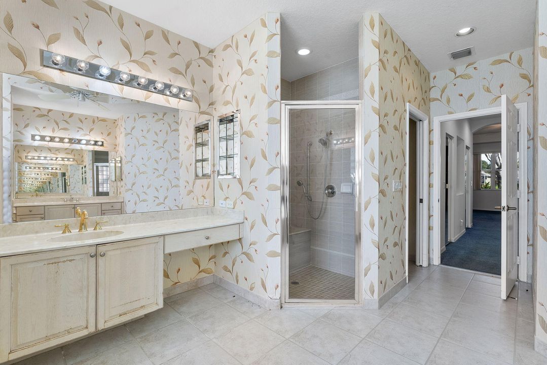 Active With Contract: $475,000 (3 beds, 2 baths, 2384 Square Feet)