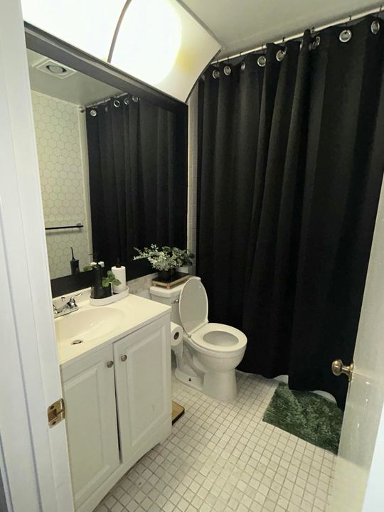 For Rent: $2,500 (2 beds, 2 baths, 1200 Square Feet)