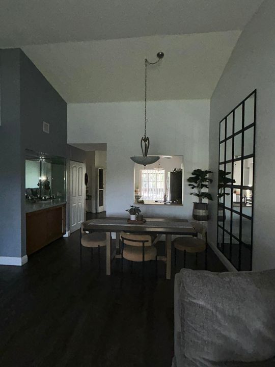 For Rent: $2,500 (2 beds, 2 baths, 1200 Square Feet)