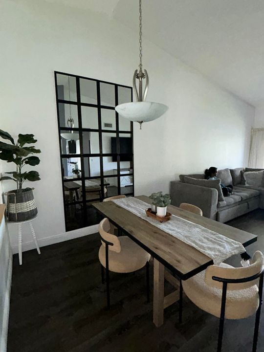 For Rent: $2,500 (2 beds, 2 baths, 1200 Square Feet)