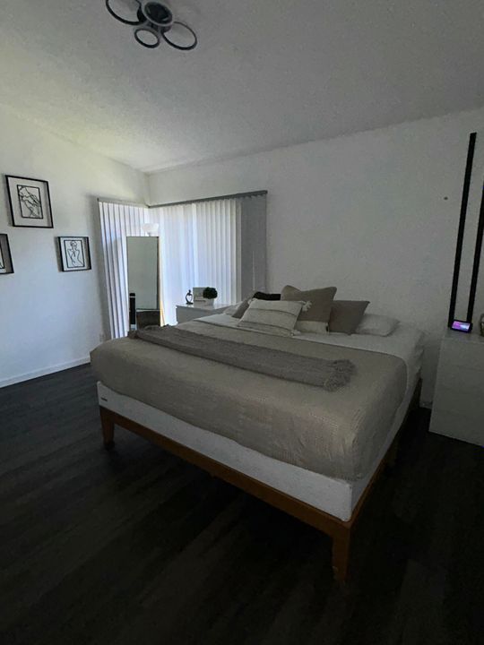 For Rent: $2,500 (2 beds, 2 baths, 1200 Square Feet)