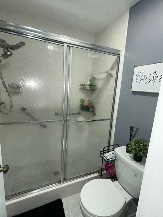 For Rent: $2,500 (2 beds, 2 baths, 1200 Square Feet)