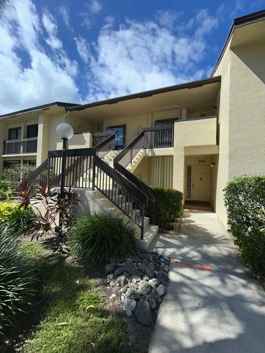 For Rent: $2,500 (2 beds, 2 baths, 1200 Square Feet)