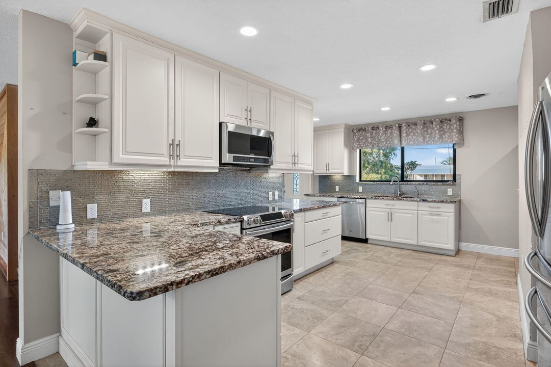 На продажу: $550,000 (3 спален, 2 ванн, 1952 Квадратных фут)