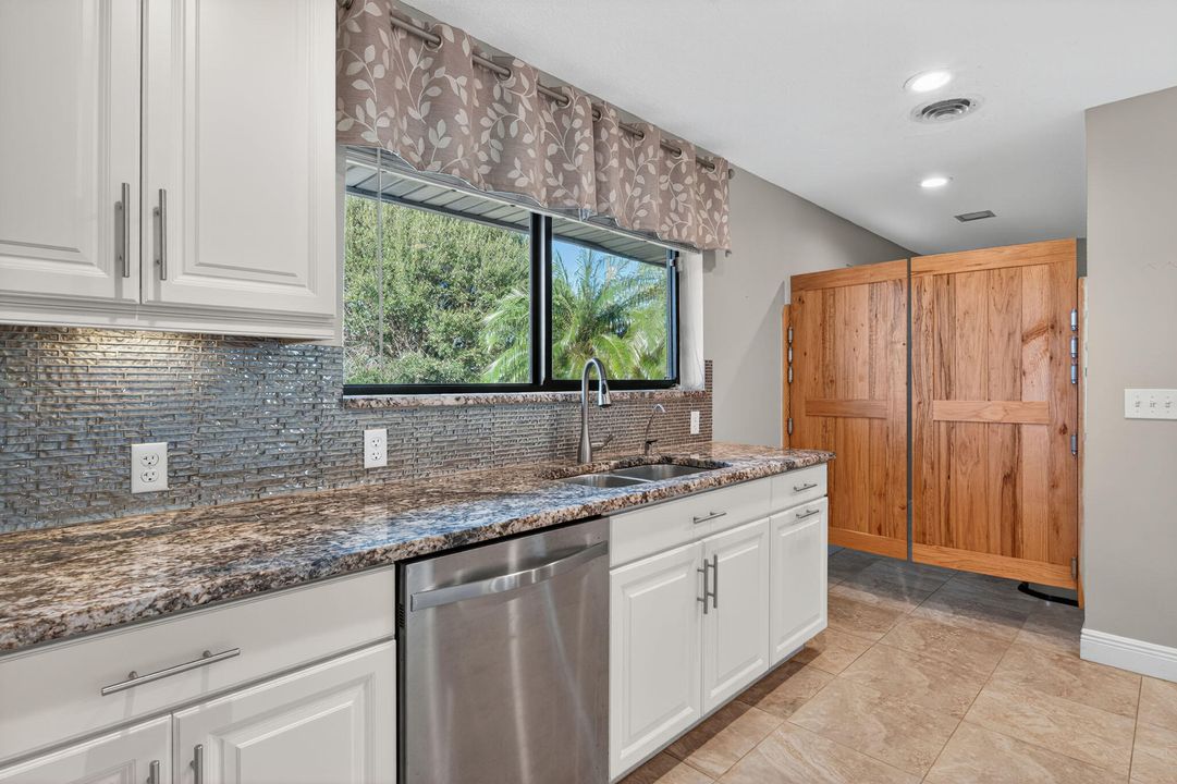 На продажу: $550,000 (3 спален, 2 ванн, 1952 Квадратных фут)