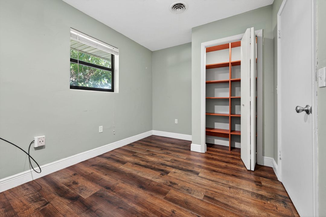 На продажу: $550,000 (3 спален, 2 ванн, 1952 Квадратных фут)