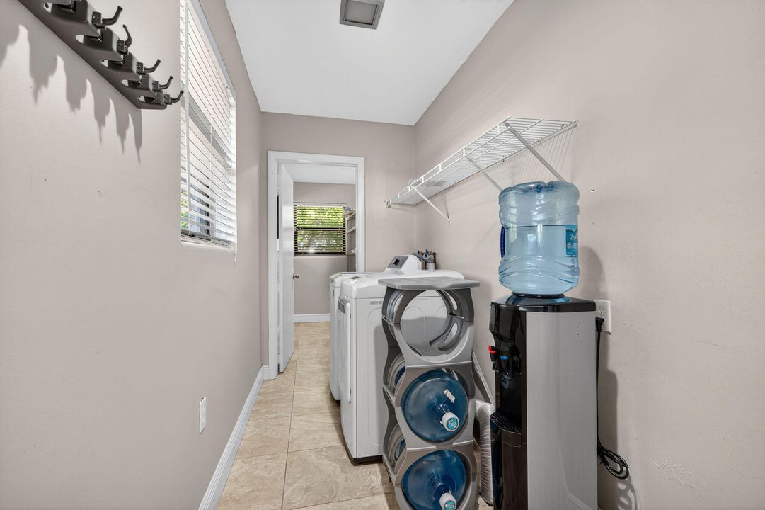 На продажу: $550,000 (3 спален, 2 ванн, 1952 Квадратных фут)