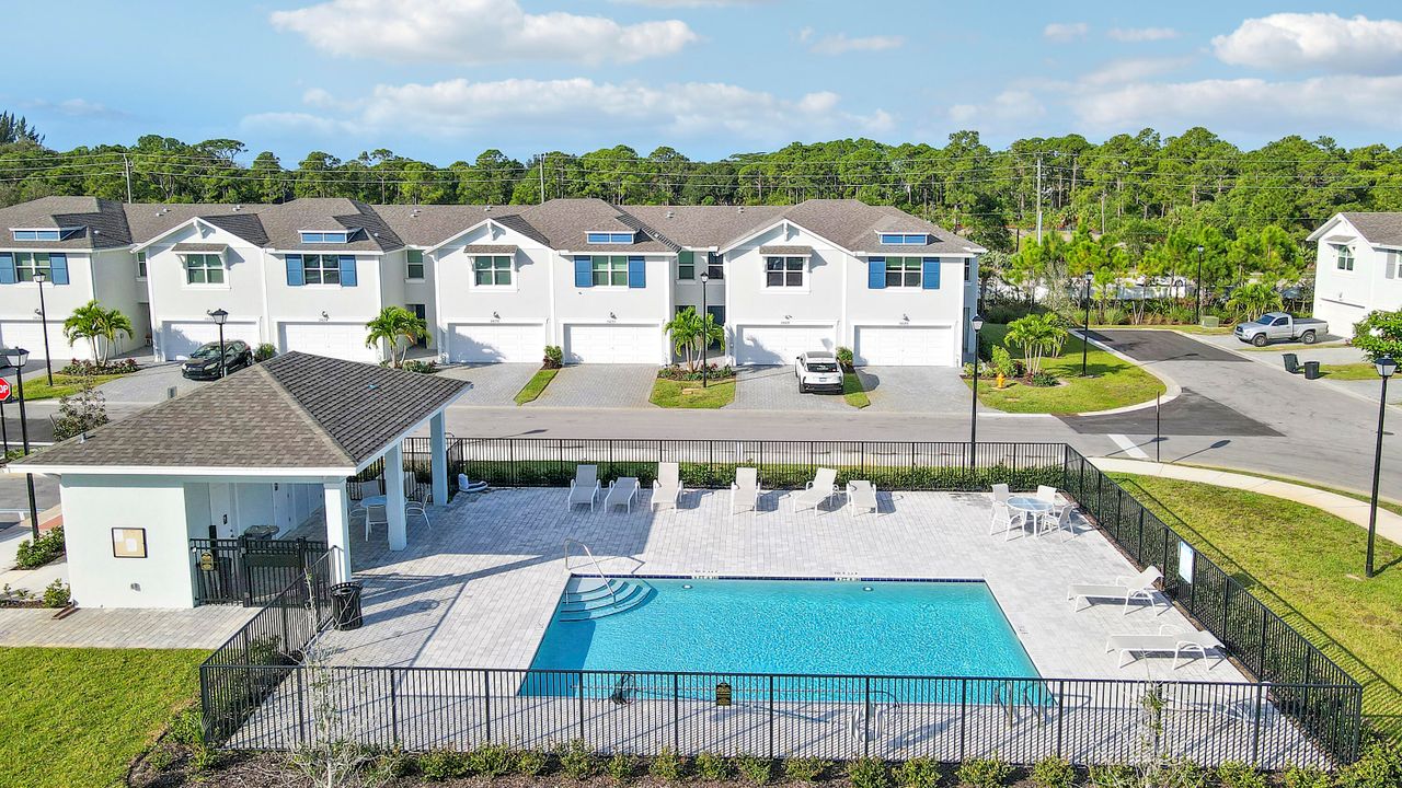 В аренду: $3,300 (3 спален, 2 ванн, 1632 Квадратных фут)