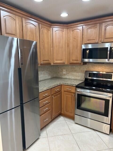 出租: $1,800 (1 贝兹, 1 浴室, 750 平方英尺)