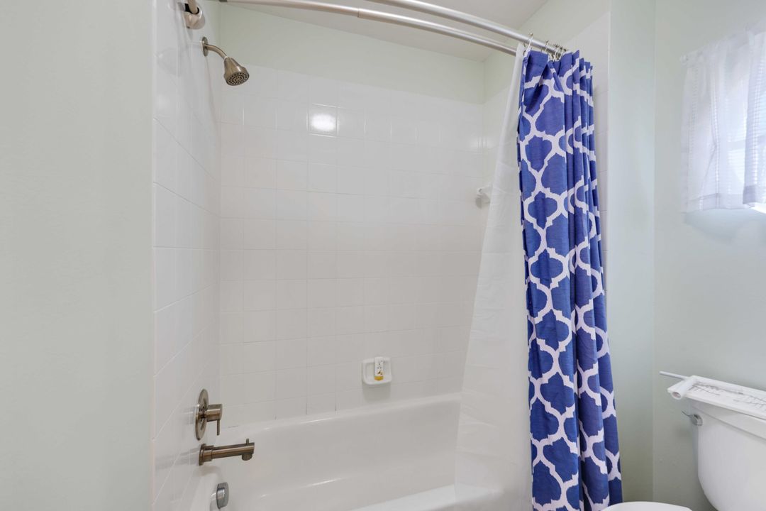 合同活跃: $685,000 (6 贝兹, 4 浴室, 3338 平方英尺)