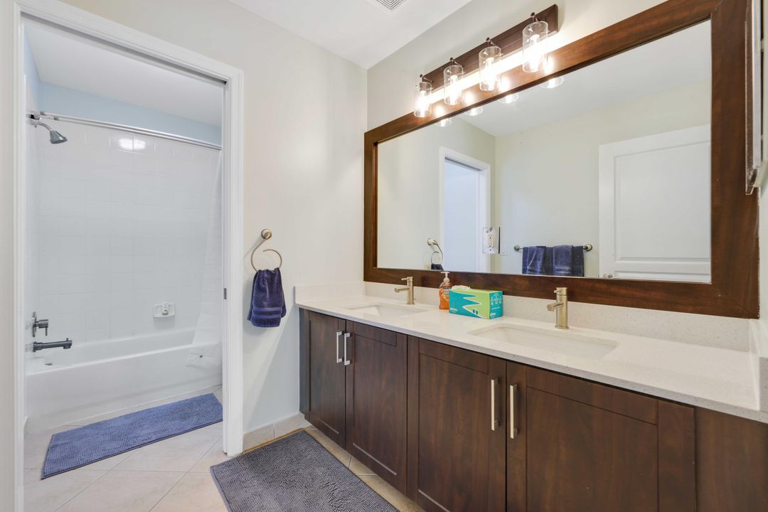 合同活跃: $685,000 (6 贝兹, 4 浴室, 3338 平方英尺)