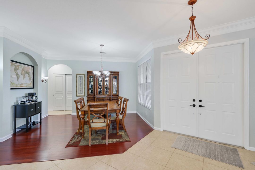 合同活跃: $685,000 (6 贝兹, 4 浴室, 3338 平方英尺)