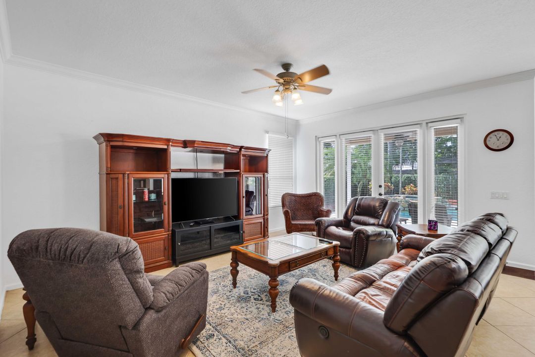 合同活跃: $685,000 (6 贝兹, 4 浴室, 3338 平方英尺)