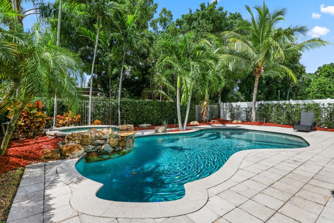 合同活跃: $685,000 (6 贝兹, 4 浴室, 3338 平方英尺)