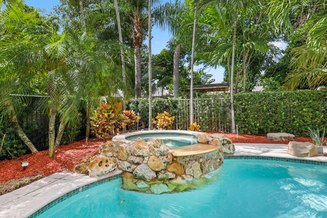 合同活跃: $685,000 (6 贝兹, 4 浴室, 3338 平方英尺)