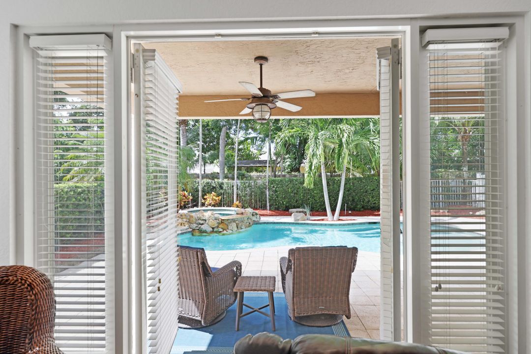 合同活跃: $685,000 (6 贝兹, 4 浴室, 3338 平方英尺)