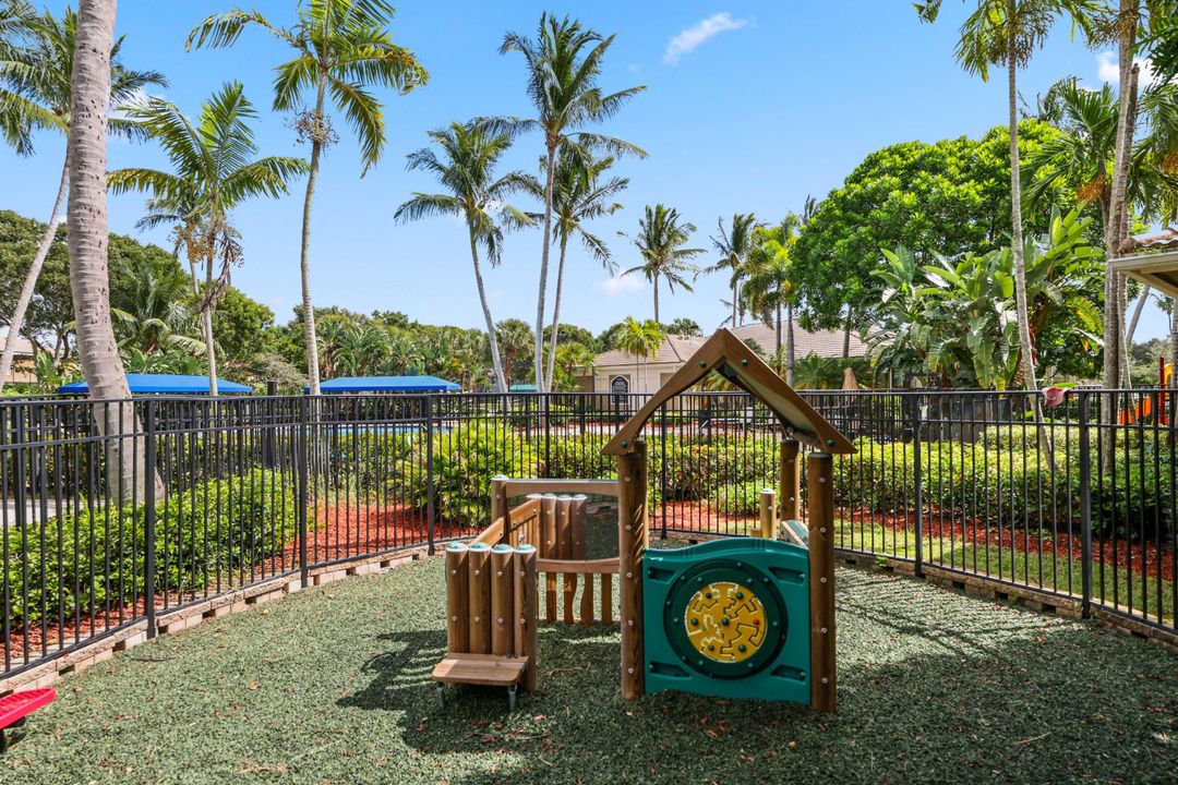 合同活跃: $685,000 (6 贝兹, 4 浴室, 3338 平方英尺)