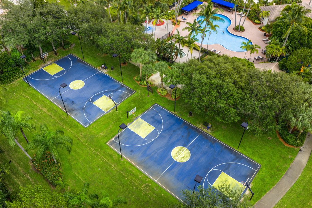 合同活跃: $685,000 (6 贝兹, 4 浴室, 3338 平方英尺)