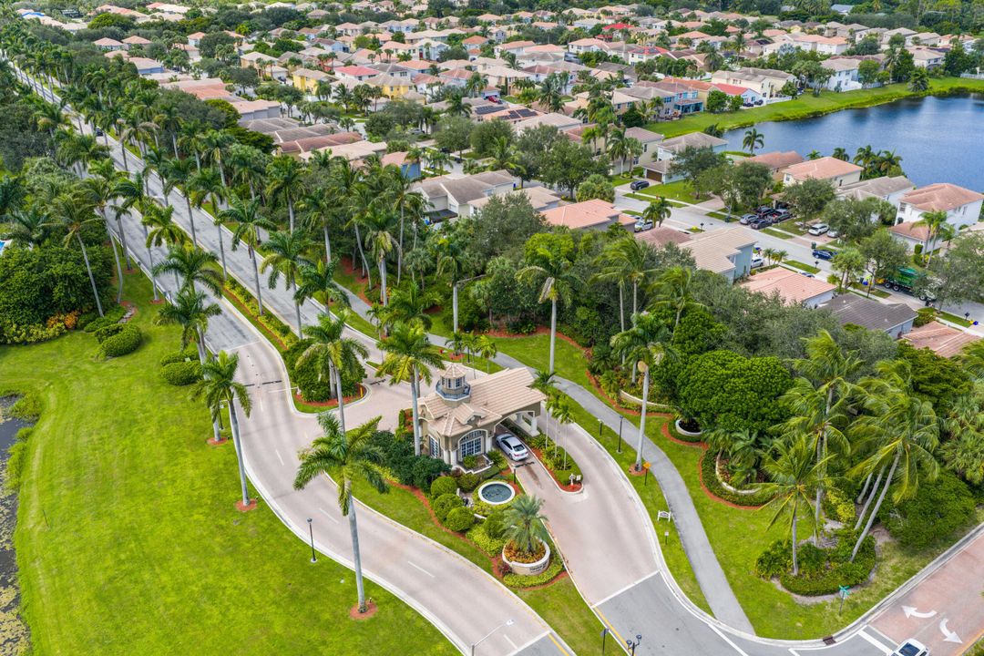 合同活跃: $685,000 (6 贝兹, 4 浴室, 3338 平方英尺)